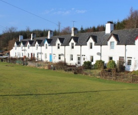 Crinan Canal Cottage No8