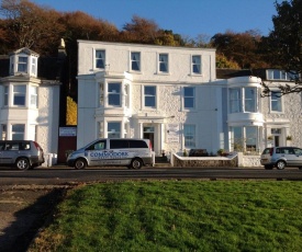 Commodore Guesthouse & Self-Catering Suites and Cottage