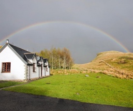 Farm Cottage with wood-fired Hot Tub