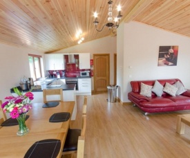 Laurel Lodge with Hot Tub, Newton Stewart