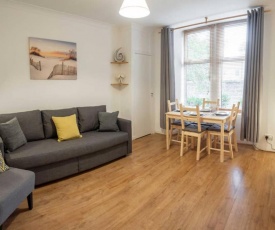 ☆ Quiet Ground Floor Apartment Near University ☆