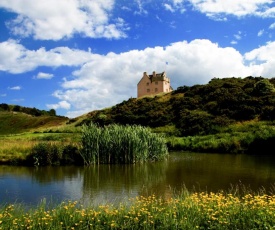 North Berwick Chateau Sleeps 12 WiFi