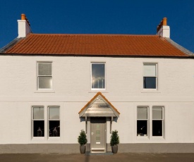 Newly Renovated early 19th Century Cottage with Hot-Tub