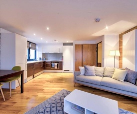 ALTIDO Stylish City Centre Apartment for Two