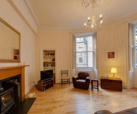 ALTIDO Spacious 2Bed in Heart of Old Town - Diagon Alley