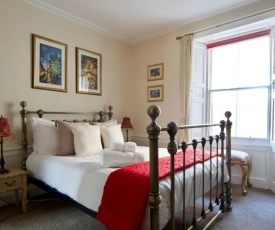 ALTIDO Perfect Location - Stylish 2bd Rose St Apartment