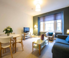 ALTIDO Perfect Location! Charming Rose St Apt for Couples