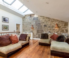 ALTIDO Spacious 3BR Mews House behind Calton Hill