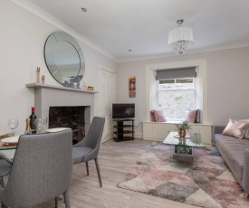 ALTIDO Refined Ground-floor Apt near Stockbridge Market