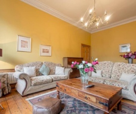 Central Edinburgh 5-bedroom flat