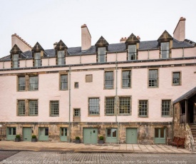 Cheval Abbey Strand Apartments, at Holyrood