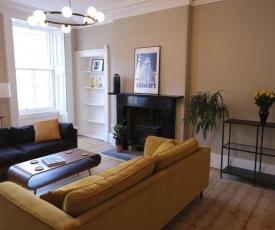 Contemporary Georgian 2BD Flat in Trendy Leith