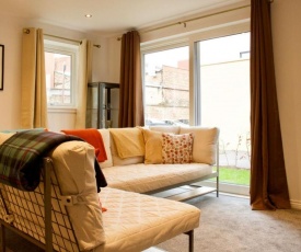 Cosy 2-BR Flat in Popular Broughton - Sleeps 4