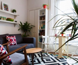 Cosy Flat Next to Cool Neighbourhood