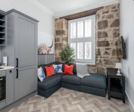 Cozy 3 Bedroom Apartment in the Heart of Old Town - Perfect for the Fringe