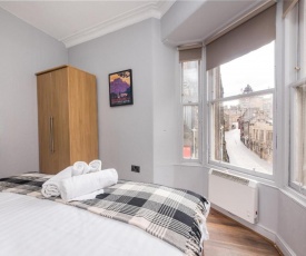 F&O Apartments - 1 bedroom Royal Mile apt Stunning castle view Sleeps 2