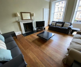 Grand City Apartment in Stockbridge area