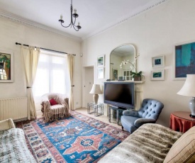 GuestReady - Homely Flat near Holyrood Park