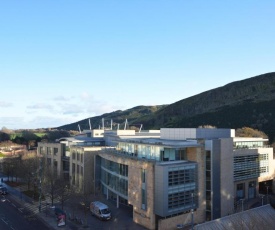 Holyrood Park - Carparking included!