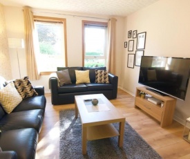 Modern 2 Bedroom Ground Floor Flat - Free Parking