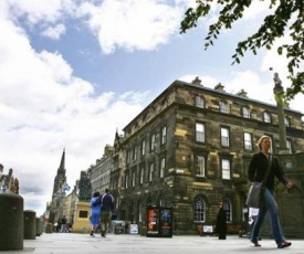 Parliament Sq (apt 3) Royal Mile