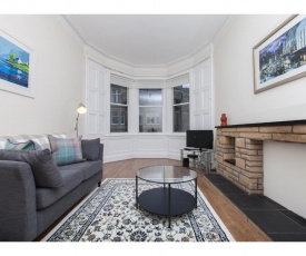 Spacious 2-BR Flat for 4 in Morningside