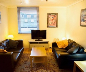 Welcoming and Homely 2 Bed in Central Location