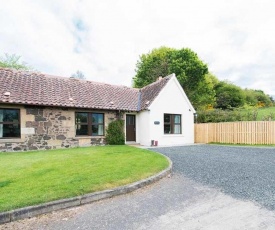 Maple Cottage with Hot Tub near Cupar Fife