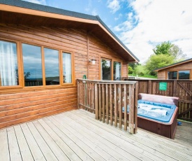 Skylark Lodge with Hot Tub near Cupar Fife