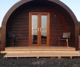 Pond View Luxury Pod with Outdoor Hot Tub