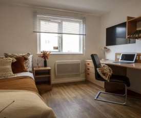 Fantastic private En-suite room -short walk central