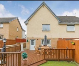 Silverburn new house with free parking and nice garden