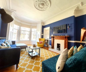 Unwind At A Tranquil, Quirky Flat in West End