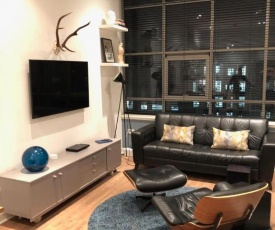 Stylish MerchantCity Apartment, Fantastic Location