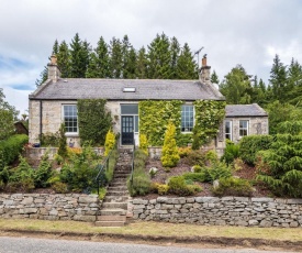 Quaint Holiday Home in Inverurie near Castle Fraser