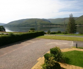 Beautiful Two Bedroom Apartment with Juliet Balcony Overlooking Loch Linnhe