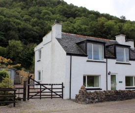 Arivonie Lochside Cottage