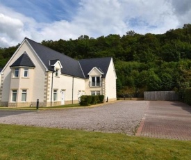 Conaglen, 2 Bedroom Lochside Flat