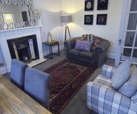 Luxury Inverness central apartment private parking