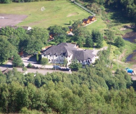 MacDonald Hotel & Cabins