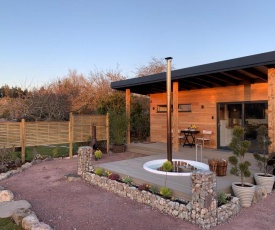 Peaceful Bothy retreat with wood fired hot tub