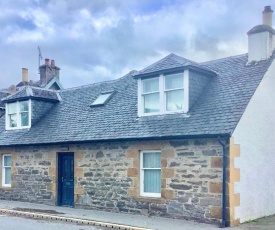 Cute and Cosy 4-Bed Cottage in Newtonmore