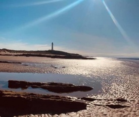 Skerry View - Overlooking the Moray Firth - close to Beaches, Harbour, Shops and Restaurants