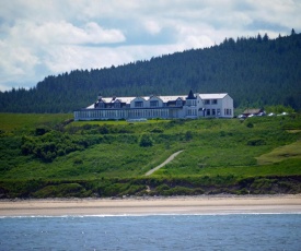 Cullen Bay Hotel