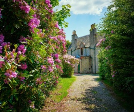 West Lodge, Kirriemuir