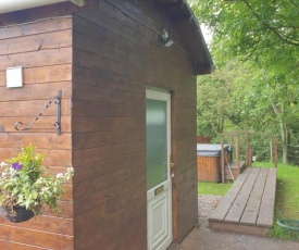 Shepard's Hut With Hot tub