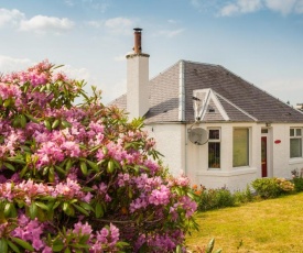 Luxury Super Central Cottage with a Hot Tub and Gym