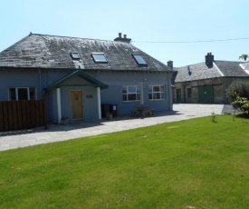 Chauffeur's Cottage with Hot Tub, Glenshee