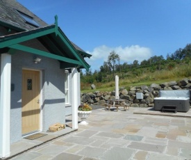 Rose Cottage with Hot Tub near Glenshee, Perthshire