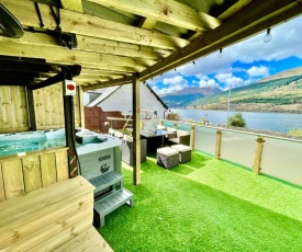 Amazing Alps and Loch views - HOT TUB and pet friendly